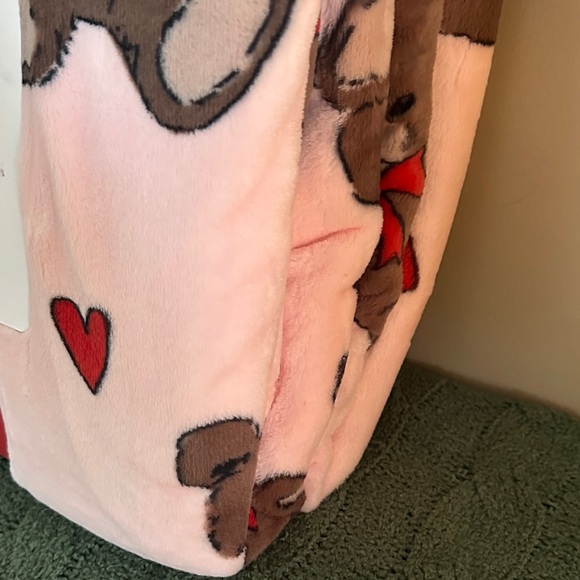Cuddle in Love Valentine Teddy Bear 🧸 Blanket Queen Heart ♥️ NEW! - Picture 6 of 10